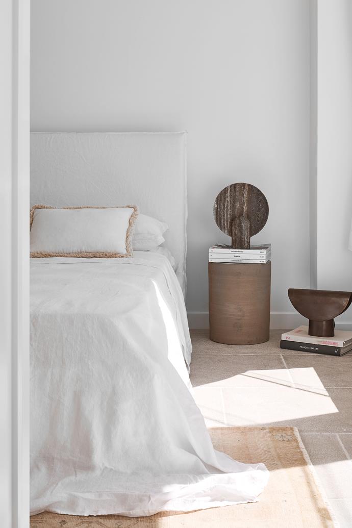 A relaxed white linen bed head layers beautifully in [this neutral beachside penthouse apartment](https://www.homestolove.com.au/tactile-beachside-apartment-23137|target="_blank") filled with tactile finishes.