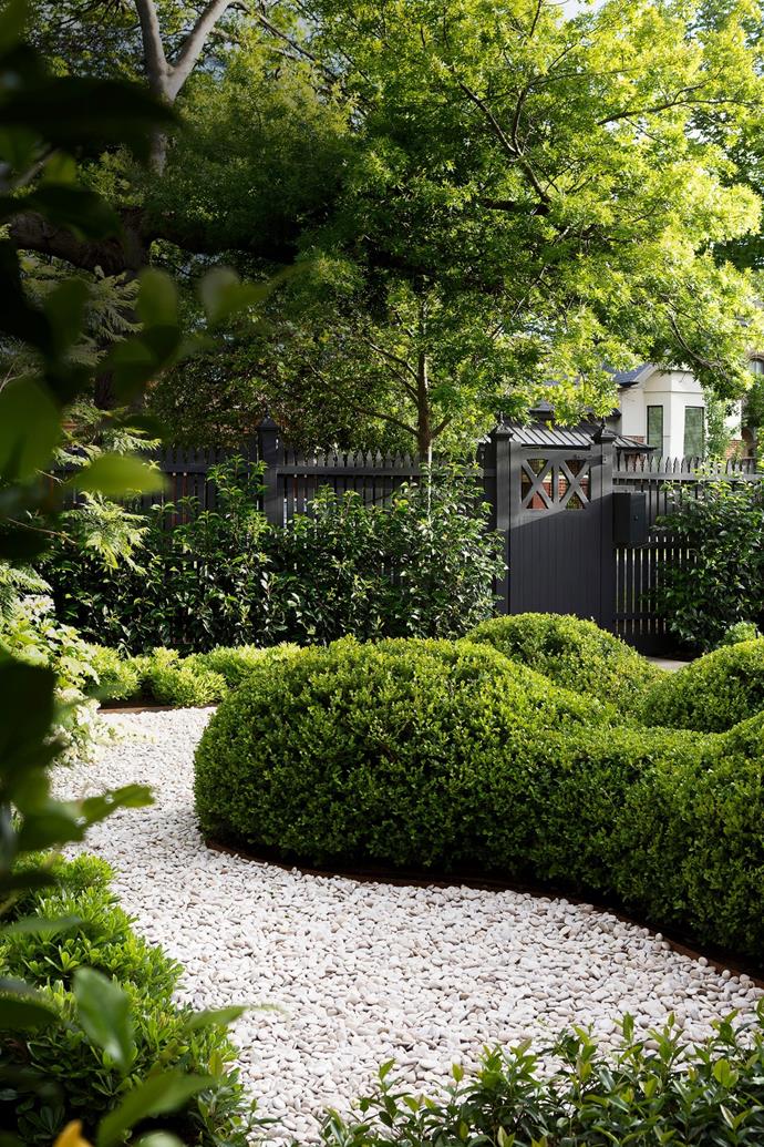 By using traditional plants in unexpected ways and mixing manicured with wild elements, Melbourne landscape architect Bethany Williamson has produced [a character-rich garden](https://www.homestolove.com.au/traditional-meets-contemporary-garden-22597|target="_blank").