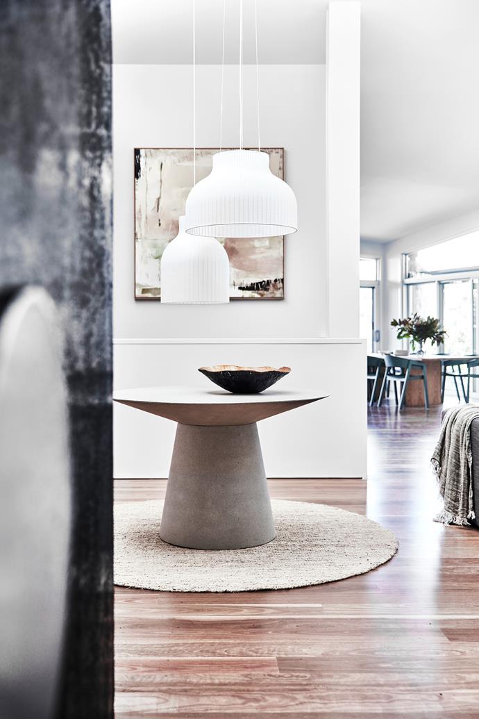 Centring a [GlobeWest](https://www.globewest.com.au/|target="_blank"|rel="nofollow") table, an [Interior Secrets](https://www.interiorsecrets.com.au/|target="_blank"|rel="nofollow") rug and [Muuto](https://www.muuto.com/|target="_blank"|rel="nofollow") 'Strand' pendant lights creates a stylish introduction to the home. Bowl, [Ruth Levine](https://www.studiolevine.com/|target="_blank"|rel="nofollow"). Artwork by [Ash Holmes](https://ashleighholmes.com/|target="_blank"|rel="nofollow").