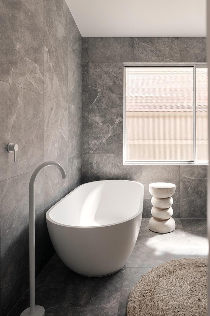 A [Fienza](https://fienza.com.au/|target="_blank"|rel="nofollow") freestanding stone-cast bath and Songo stool from [Uniqwa Collections](https://uniqwacollections.com.au/|target="_blank"|rel="nofollow") buy into Jayden's laidback-luxe vision for the master ensuite.