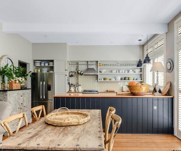The modern, [country-style kitchen](https://www.homestolove.com.au/country-kitchen-design-ideas-13266|target="_blank") is perfect for entertaining.