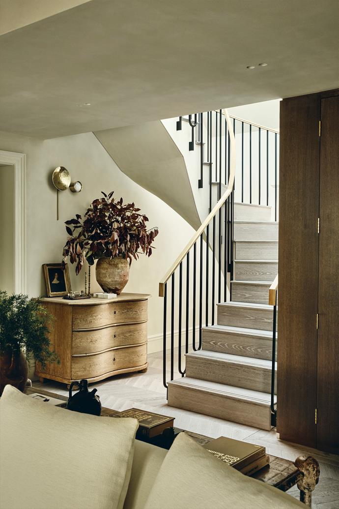 A spiral staircase leads to the apartment's rooftop terrace. The vintage chest of drawers is from [Horsch Interiors](https://www.horschinteriors.com/|target="_blank"|rel="nofollow") and the Gioielli wall sconce is by [Giopato & Coombes](https://www.giopatocoombes.com/|target="_blank"|rel="nofollow"). These curved designs complement the sweeping movement of the stairs.