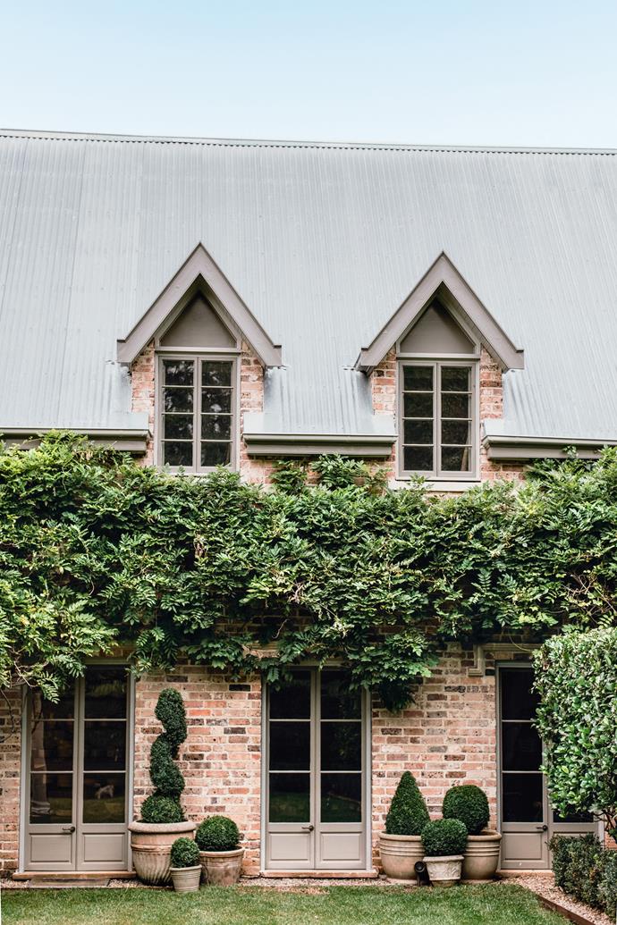 At Wollumbi Estate, in the [Southern Highlands](https://www.homestolove.com.au/shopping-an-insiders-guide-to-the-nsw-southern-highlands-12062|target="_blank") of New South Wales, Boston ivy adds an extra layer of texture to the brick-clad residence. Houses wrapped in climbing vines always look 'planted' in their setting.