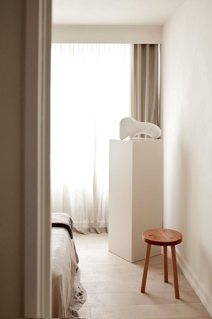 Leading into the bedroom, a sculpture by Zachary Frankel sits on a plinth.