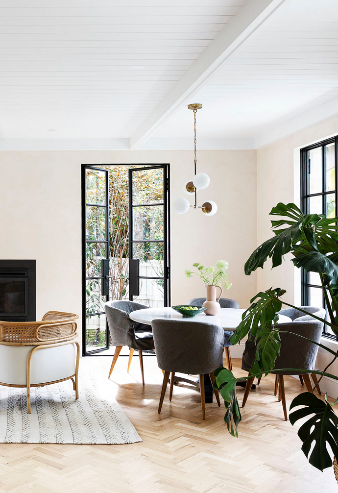 [This spectacular new build](https://www.homestolove.com.au/beachside-new-build-sydney-22226|target="_blank") in Sydney's northern beaches features steel-framed french doors and windows, which help make the space feel like "a relaxed take on a greenhouse", according to interior designer, Emma Macindoe.