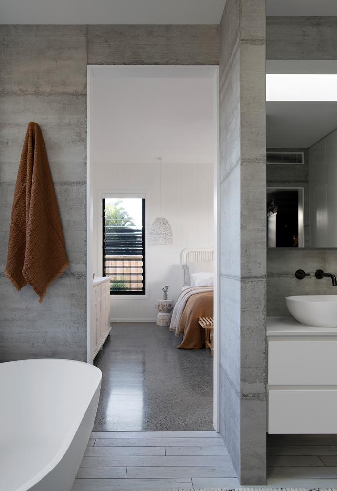Both the Form Cement Italian wall tiles and Cottage Cannelle floor tiles in Natural are from [Three Balls Red](https://threeballsred.com.au/|target="_blank"|rel="nofollow"). Vanity, Caesarstone Cloudburst. Fienza Nero cast-stone bath and basin, [Tile Trends](https://www.tiletrendstweed.com.au/|target="_blank"|rel="nofollow").