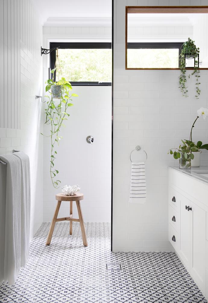 White subway tiles from The Tile Mob help bounce light around the bathroom of [this modern new build](https://www.homestolove.com.au/modern-new-build-brisbane-22028|target="_blank") in Brisbane, white a stunning monochrome feature tile covers the floor. 