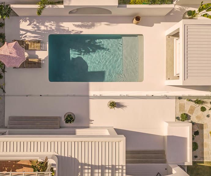 The lush garden, pool and outdoor living areas celebrate a relaxed outdoor lifestyle with a minimalist Mediterranean influence. 
*Photography: Kristian Van Der Beek*