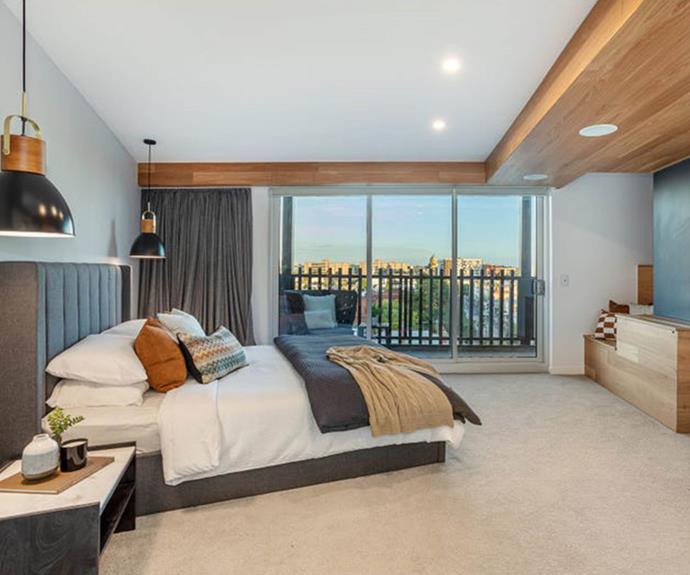Dean and Shay's master bedroom is still on trend with plenty of exposed timber. But an awkward bench seat lost the couple points from judge [Shaynna Blaze](https://www.homestolove.com.au/buying-blind-how-shaynna-blaze-made-scandi-coastal-boho-work-6865|target="_blank"). It's still there however, but the pendant lights have since been changed. *Photo: realestate.com.au*