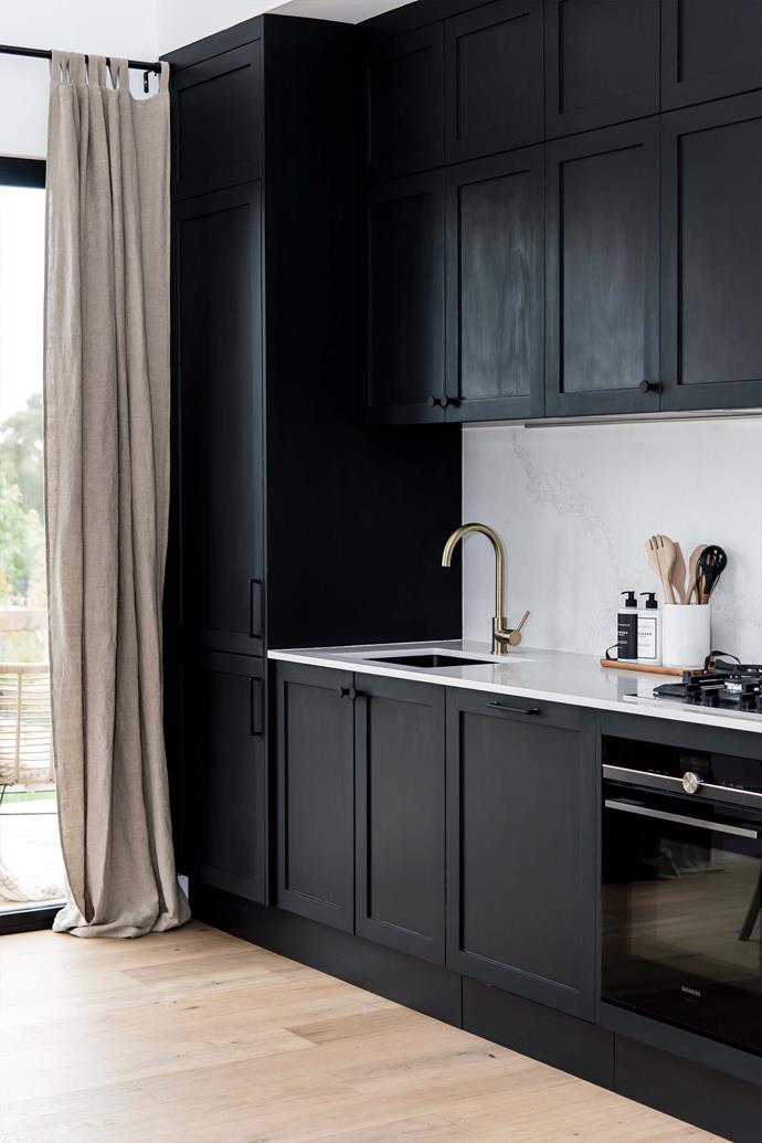 Dark kitchen cabinetry mimics the Colorbond steel.