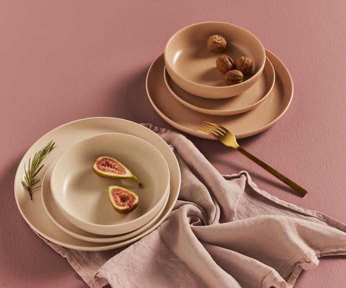Up the ante around the table with soft tones of sheer pink and soft grey.