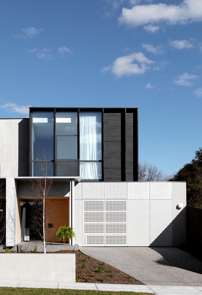 Australian Hardwood Timber cladding painted in Porter's Paints 'Palm Beach Black, custom laser-cut Barestone panels from Cimintel and concrete effect render were used for the exterior of the house.