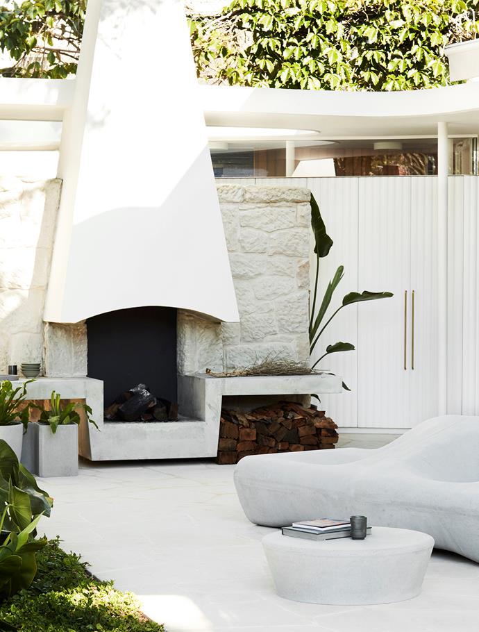 An outdoor fireplaces gives guests a reason to linger longer outside at [this mid-century home](https://www.homestolove.com.au/sensitively-revamped-mid-century-house-20728|target="_blank") with a sensitive renovation. 