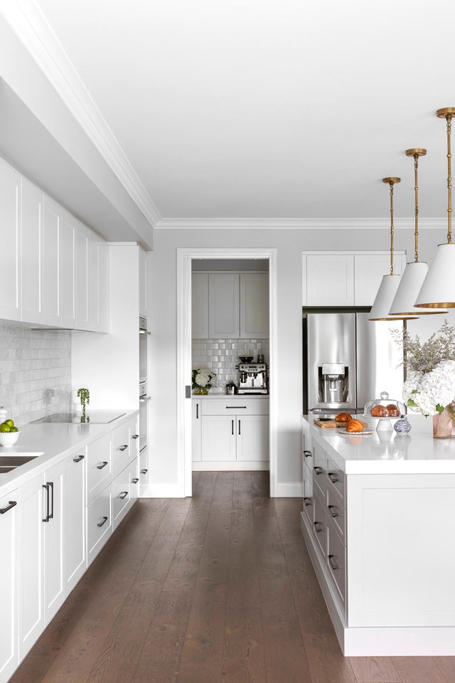 This [coastal kitchen in bayside Melbourne](https://www.homestolove.com.au/melbourne-hamptons-bayside-retreat-23688|target="_blank") showcases a classic Hamptons palette of white, warm grey and touches of metallic.
