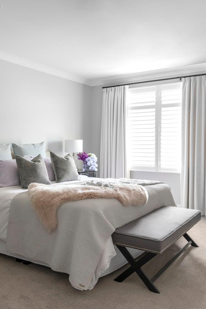 **MAIN BEDROOM** This serene, light-soaked room has bedding from Adairs and Weave Home, with an 'Amalfi' bench from Temple & Webster and curtains by [Victory Curtains](https://www.victoryblinds.com.au/|target="_blank"|rel="nofollow") and Blinds.