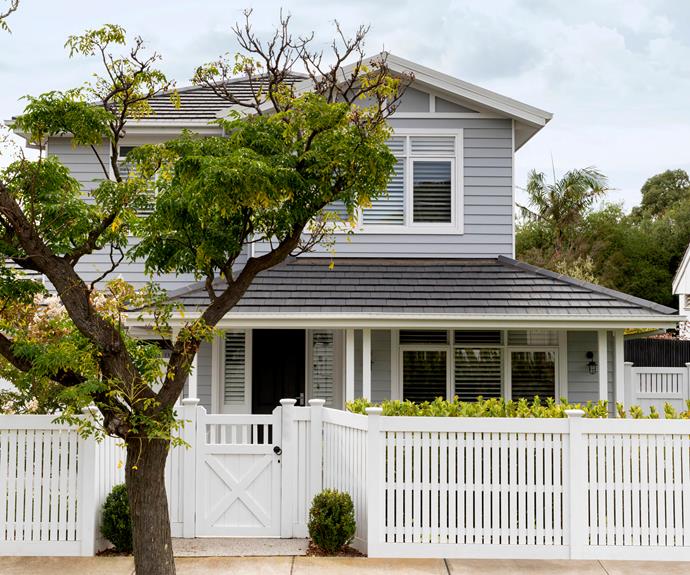[This Californian bungalow](https://www.homestolove.com.au/melbourne-hamptons-bayside-retreat-23688|target="_blank") in Melbourne complements the streetscape while radiating understated coastal Hamptons chic.