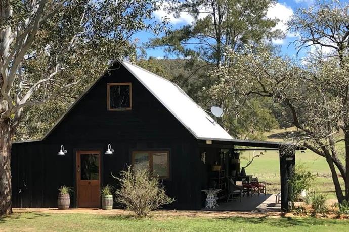 [Cowboy's Cabin in Wollombi, New South Wales](https://www.airbnb.com.au/rooms/10975236|target="_blank"|rel="nofollow")