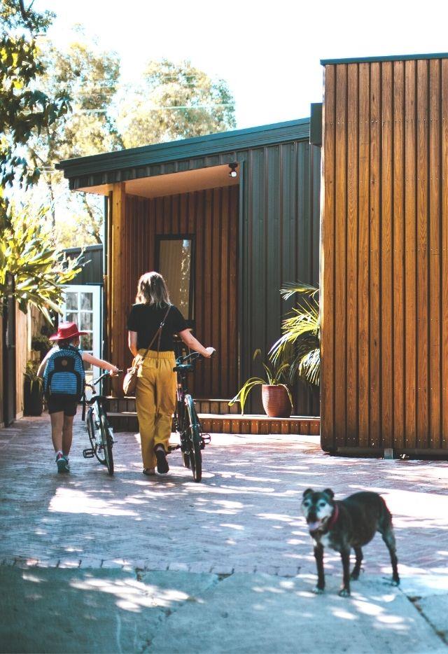 This house in Gippsland, Victoria, was built by [Ecoliv](https://ecoliv.com.au/|target="_blank"|rel="nofollow"), a company which only creates modular homes that are 7-plus stars.