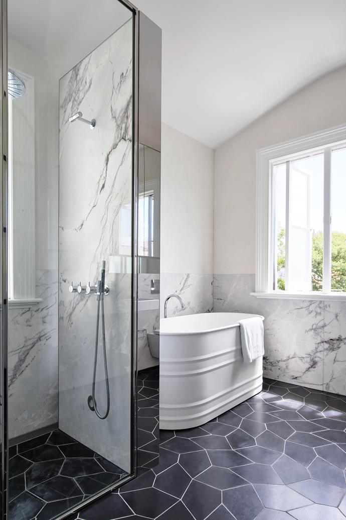What used to be a poky room with a low ceiling is now a glamorous 1950s-inspired bathroom with walls in Venetian plaster and New York marble from [CDK Stone](https://www.cdkstone.com.au/|target="_blank"|rel="nofollow").