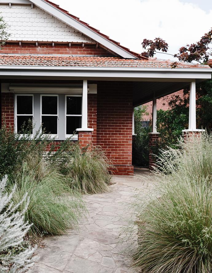 Renovations were well underway on [this gracious Federation house](https://www.homestolove.com.au/inner-city-native-garden-22428|target="_blank"), when the owners asked garden designer Sam Cox to design their front and rear spaces into a naturalistic inner-city garden, inspired by the Australian bush.