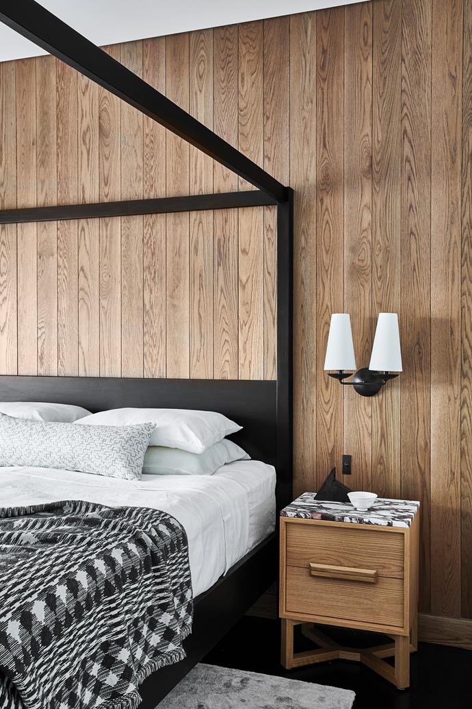 Relocated to the ground floor, this new room has a striking Willow four-poster bed from [GlobeWest](https://www.globewest.com.au/|target="_blank"|rel="nofollow"). Aerin 'Fontaine' double sconce, [Montauk Lighting](https://www.montauklightingco.com/|target="_blank"|rel="nofollow"). Pearl side table, [Zuster](https://zuster.com.au/|target="_blank"|rel="nofollow"). Ceramic bowl, [The DEA Store](https://thedeastore.com/|target="_blank"|rel="nofollow"). Bookends, [Apparatus Studio](https://apparatusstudio.com/|target="_blank"|rel="nofollow"). Missoni Home 'Ava 601' throw, [Spence & Lyda](https://www.spenceandlyda.com.au/|target="_blank"|rel="nofollow").