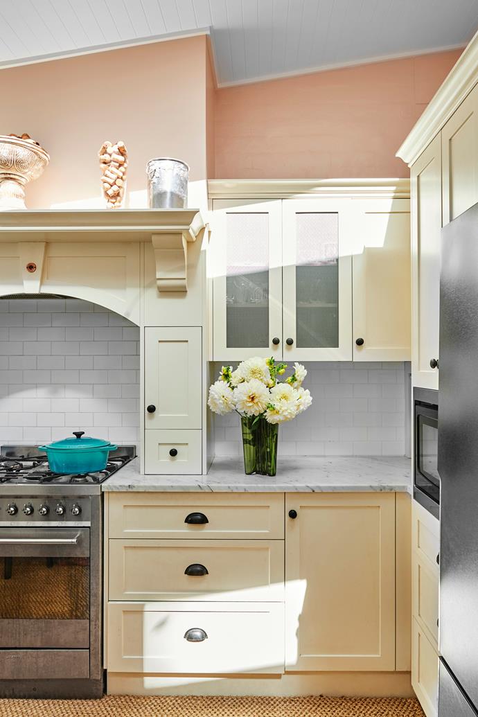 **KITCHEN** Besides a coat of soft pink [Dulux Ellen Half](https://www.dulux.com.au/colours/details/19148_13878|target="_blank"|rel="nofollow") on the walls and the addition of sisal flooring, this remains as when Clare purchased the home in 2014. "I love these changes," she says. "They are somewhat unexpected for a kitchen."