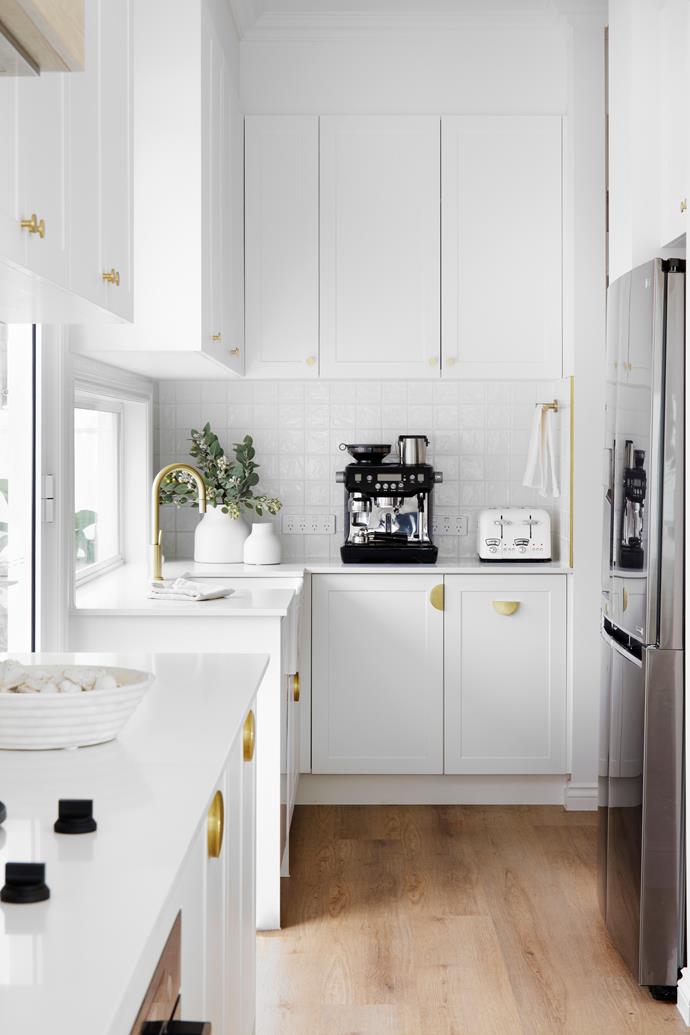 The kitchen features a fluted apron sink from [Belfast Sinks](https://belfastsinks.com.au/|target="_blank"|rel="nofollow") while the splashback tiles are 'Newport' small square tiles in Matt White from Tile Cloud. The [Pitt Cooking](https://pittcooking.com/au/|target="_blank"|rel="nofollow") natural gas cooktop was a splurge. "We nearly didn't get it because of the cost, but so glad we did," says Courtney.