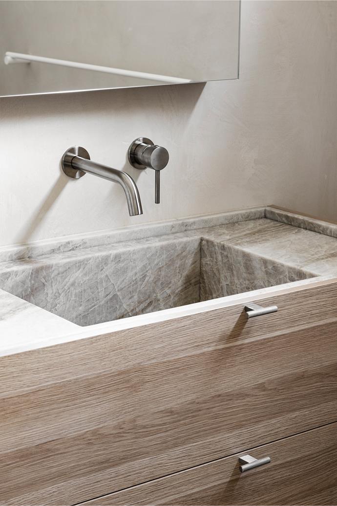 Timber veneer joinery adds warmth to the soft, minimalist main bathroom while natural stone, from CDK Stone, introduces a touch of drama and flair. For similar tapware, look at [Brodware's City Stik collection](https://www.brodware.com/collections/city-stik/|target="_blank"|rel="nofollow"). The walls are by [Melbourne Artisan](https://www.instagram.com/melbourneartisan/?hl=en|target="_blank"|rel="nofollow").