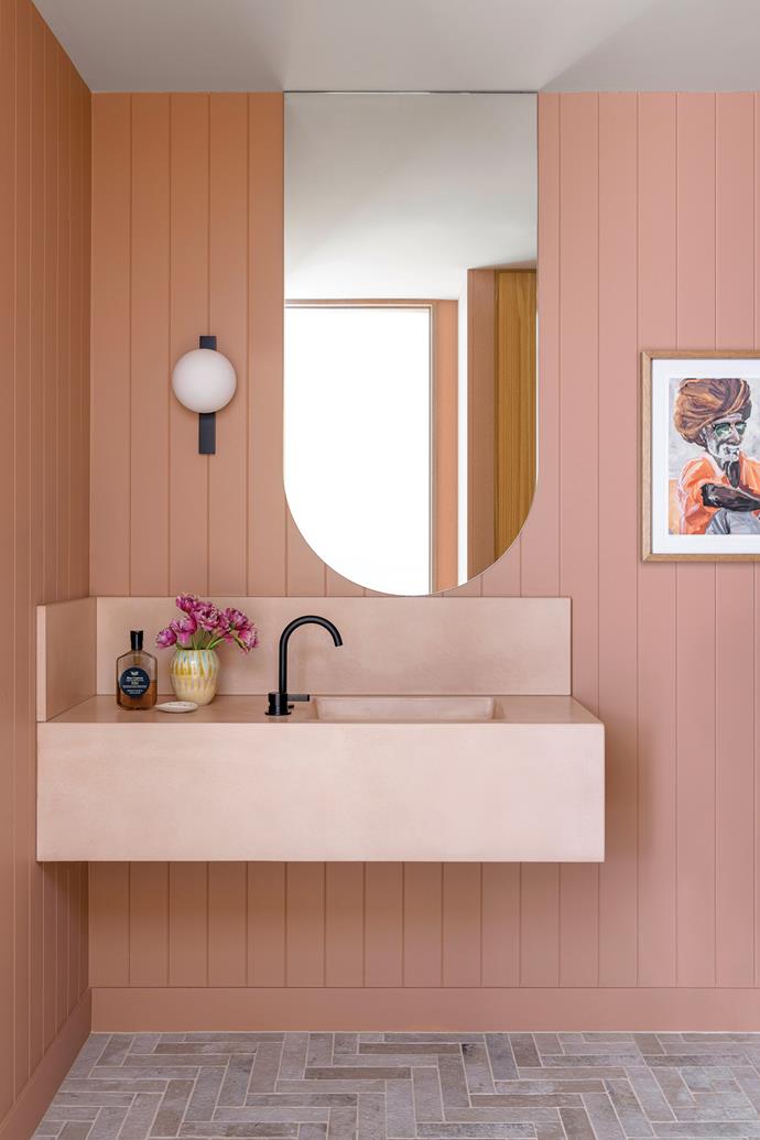 Size certainly doesn't matter in [this pretty-in-pink powder room](https://www.homestolove.com.au/sophisticated-renovated-queenslander-new-farm-24062|target="_blank").