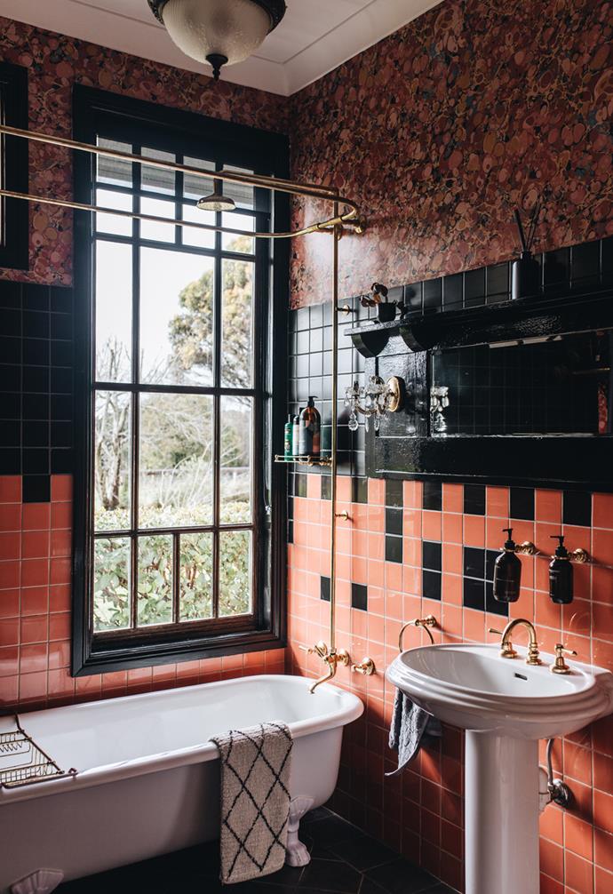 Tones of red and black are splashed throughout the bathroom in this [contemporary country home](https://www.homestolove.com.au/seymour-house-moss-vale-24145|target="_blank"), which is a testament to imaginative styling and the nostalgia of retro style. A fun fact: Everest Seymour - after whom the Seymour Centre was named (notable performers: Nicole Kidman, Cate Blanchett, Russell Crowe, Mel Gibson)  - was the original owner of the home in the '50s. 