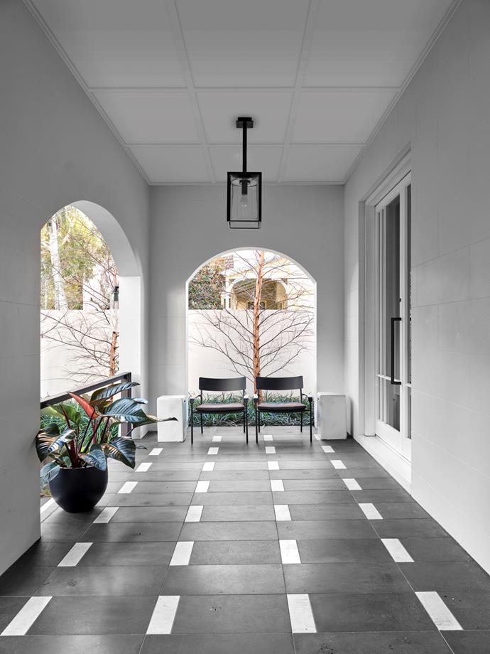 Minimalism takes on traditional patterns in this [Eastern Suburbs home](https://www.homestolove.com.au/minimalist-extension-arts-and-crafts-house-william-smart-design-studio-24629|target="_blank"), where flooring in bluestone pavers from Bamstone with Carrara marble insert subvert the usual checkerboard tile pattern to beautiful effect. 