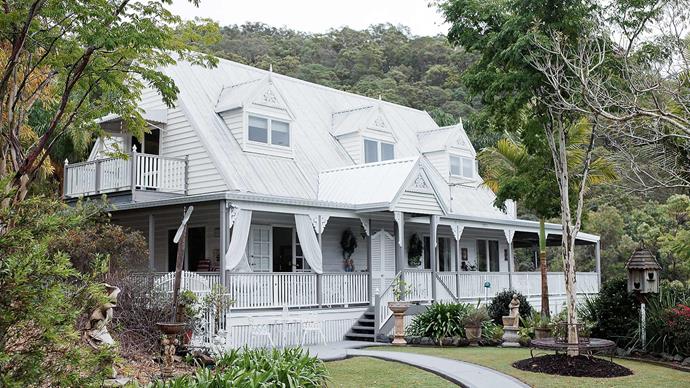 The cottage was painted in [Dulux Antique White](https://www.homestolove.com.au/dulux-white-paint-colours-5396|target="_blank") USA.