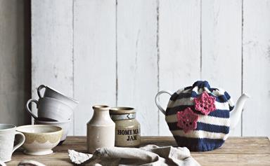 How to knit a striped tea cosy