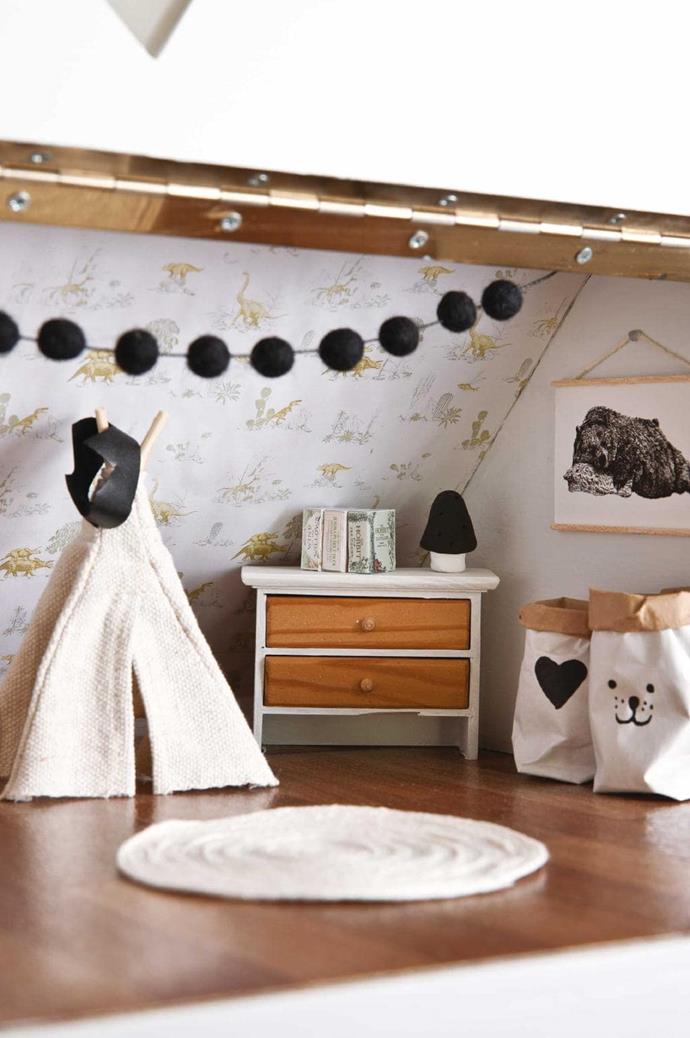 The boy's room features cute paper bags from [Tellkiddo](https://tellkiddo.com/|target="_blank"|rel="nofollow") and tiny felt garlands.