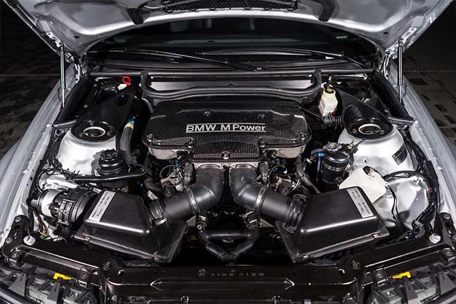 BMW-M3-GTR-Road-version-engine.jpg