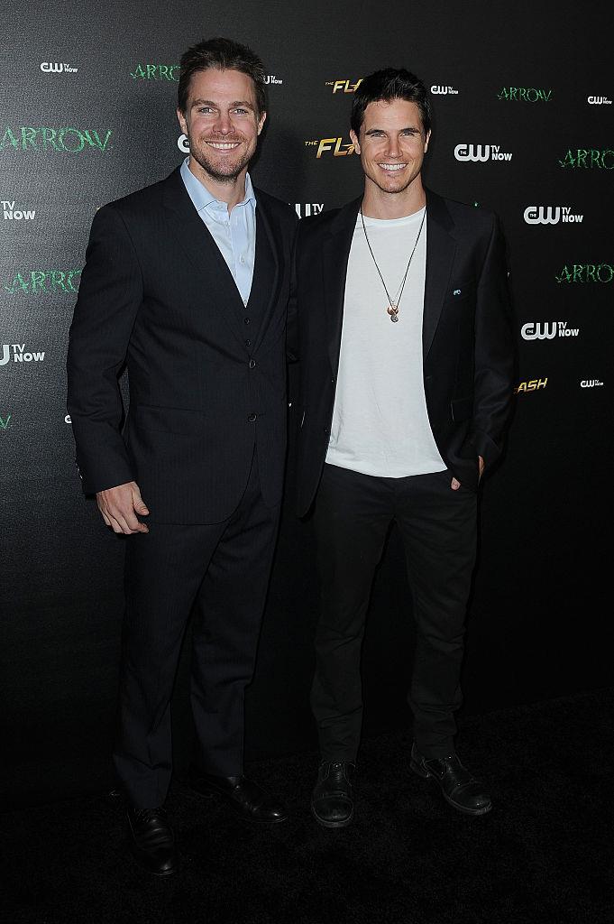 Arrow’s Stephen Amell and Robbie Amell are cousins. One thing is for sure, good looks run in the family.