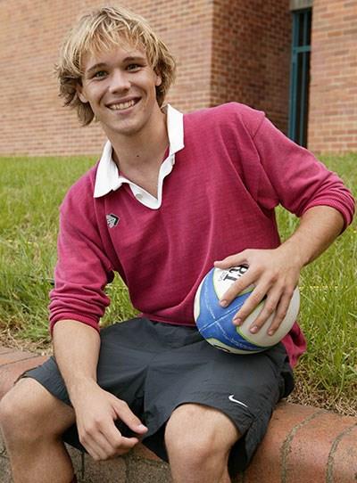 **16. Lincoln Lewis - Home And Away**
<br><br>
Actor Lincoln Lewis certainly spent a lot of time shirtless in Summer Bay. He portrayed teenager Geoff Campbell after being cast in *Home And Away* in 2007.