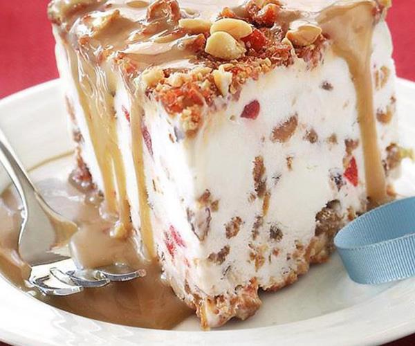 **Festive ice cream cake with caramel sauce**
<br>
'Tis the night before Christmas and all through the house, not a creature is stirring ... because you haven't made the pudding yet! Don't despair, help is at hand with this delicious and simple dessert.
<br><br>
[Find the recipe here](http://www.foodtolove.com.au/recipes/festive-ice-cream-cake-with-caramel-sauce-20693|target="_blank").