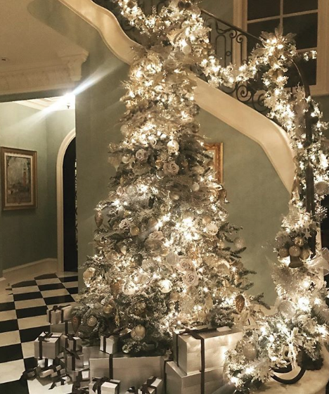 Although, has Paris Hilton done one better than Brit with her mega-luxe tree-and-rail tinsel trail? Clearly far from a silent night in the Hilton household, Paris showed off her glam Christmas tree to her followers.