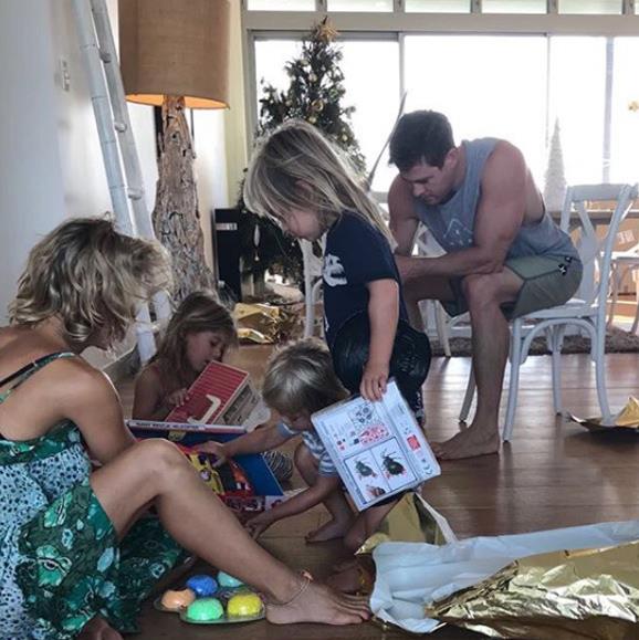 A classic Aussie Christmas. The festive scene at the Hemsworth-Pataky household looks very familiar.