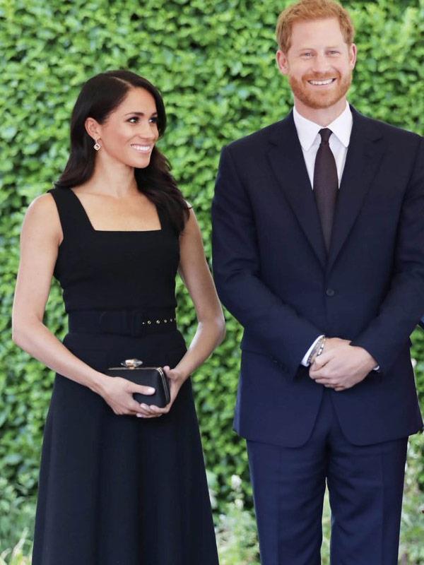 Meghan surprisingly reconciled with Emilia Wickstead, after her comments regarding the wedding dress, for her second look in Ireland wearing a custom dress by the British designer. Meghan paired the sleeveless fitted black dress with Birks Citrine Diamond Drop earrings Aquazurra pumps (the same brand she wore to her wedding), and a clutch by Givenchy.