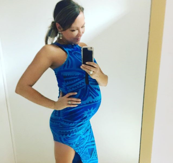 Who doesn't love holiday shopping? Currently on a babymoon with partner, Chris Rogers Tania had to hit the shops when nothing that she packed fit over her belly!