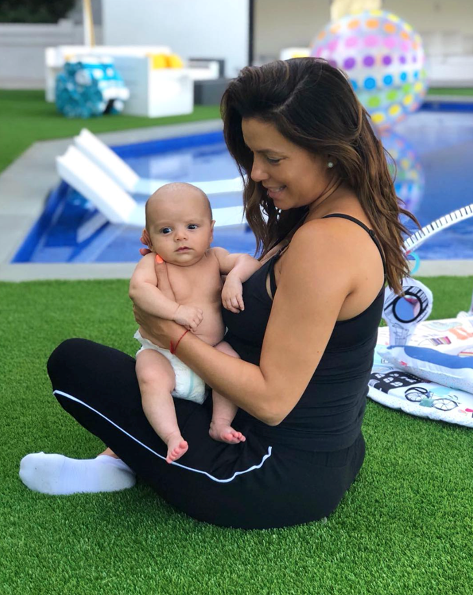 This mumma and baby duo know how to do a Sunday right. Pool hangs for the win!