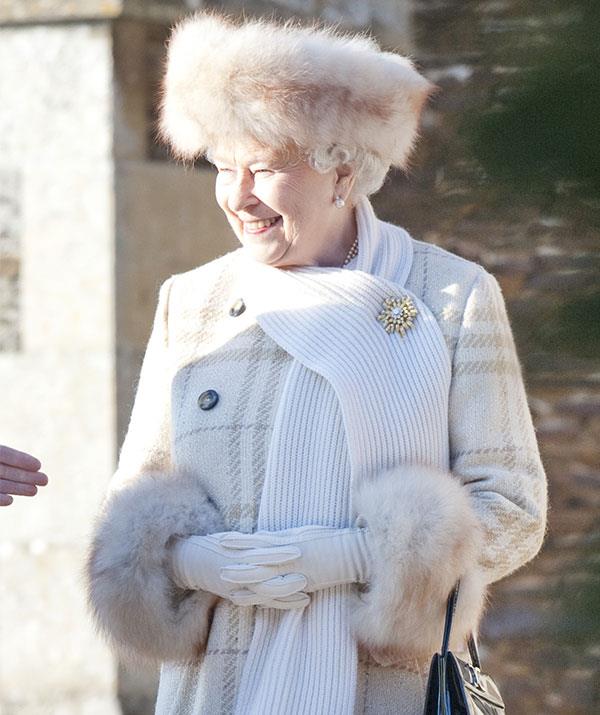 Queen Elizabeth wins Christmas in this timeless look!
