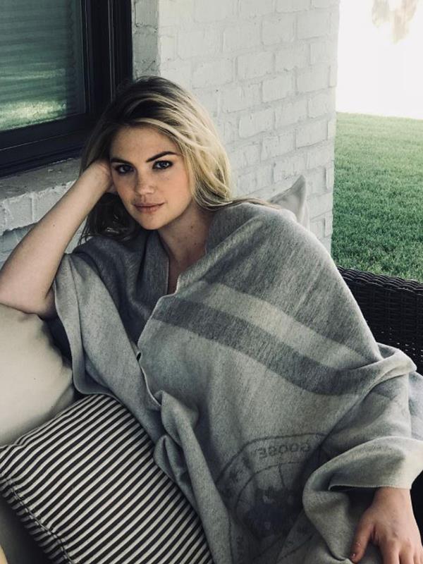 Do you break out on planes? Kate Upton is the same. *(Image: Instagram @kateupton)*