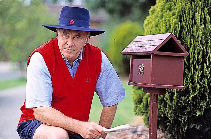 **41) DELIVERING A HIGH-PROFILE CAMEO APPEARANCE**
<br><br>
Just how popular *Neighbours* had become in England was obvious when Aussie expat Clive James, one the UK's best-known TV critics, talked his way into a 1996 guest role – as a postman delivering mail.