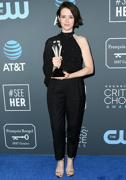 Viva la pant suit! *The Crown* actress Claire Foy looked bold and classy in this black ensemble. And her performance in the below video is just as brave! *(Image: Getty)*
