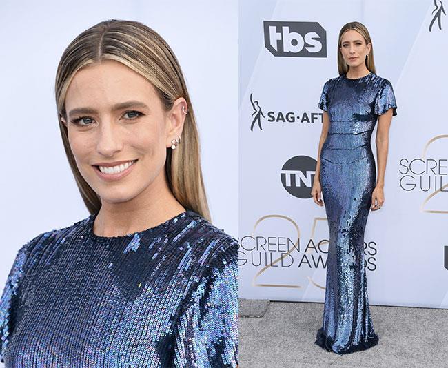 *Extra* presenter and Aussie starlet Renee Bargh simmers and shines in this sequinned gown.