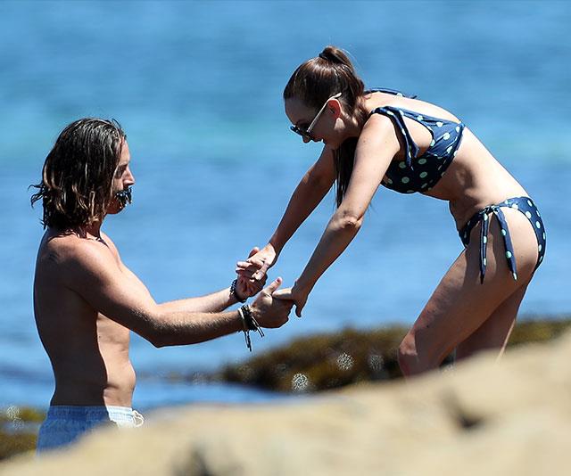 The pair held hands as they made their way to the water. *(Image: Exclusive to Diimex)*