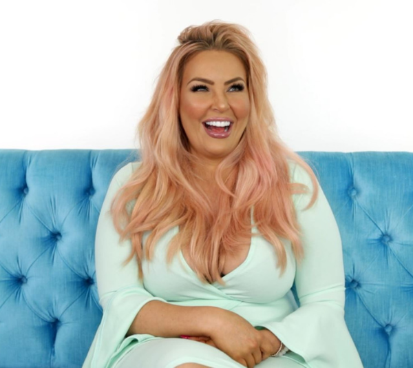Sarah Roza sat down on the blue couch to call out the "fake" MAFS 2019 participants! *(Image: Now to Love)*